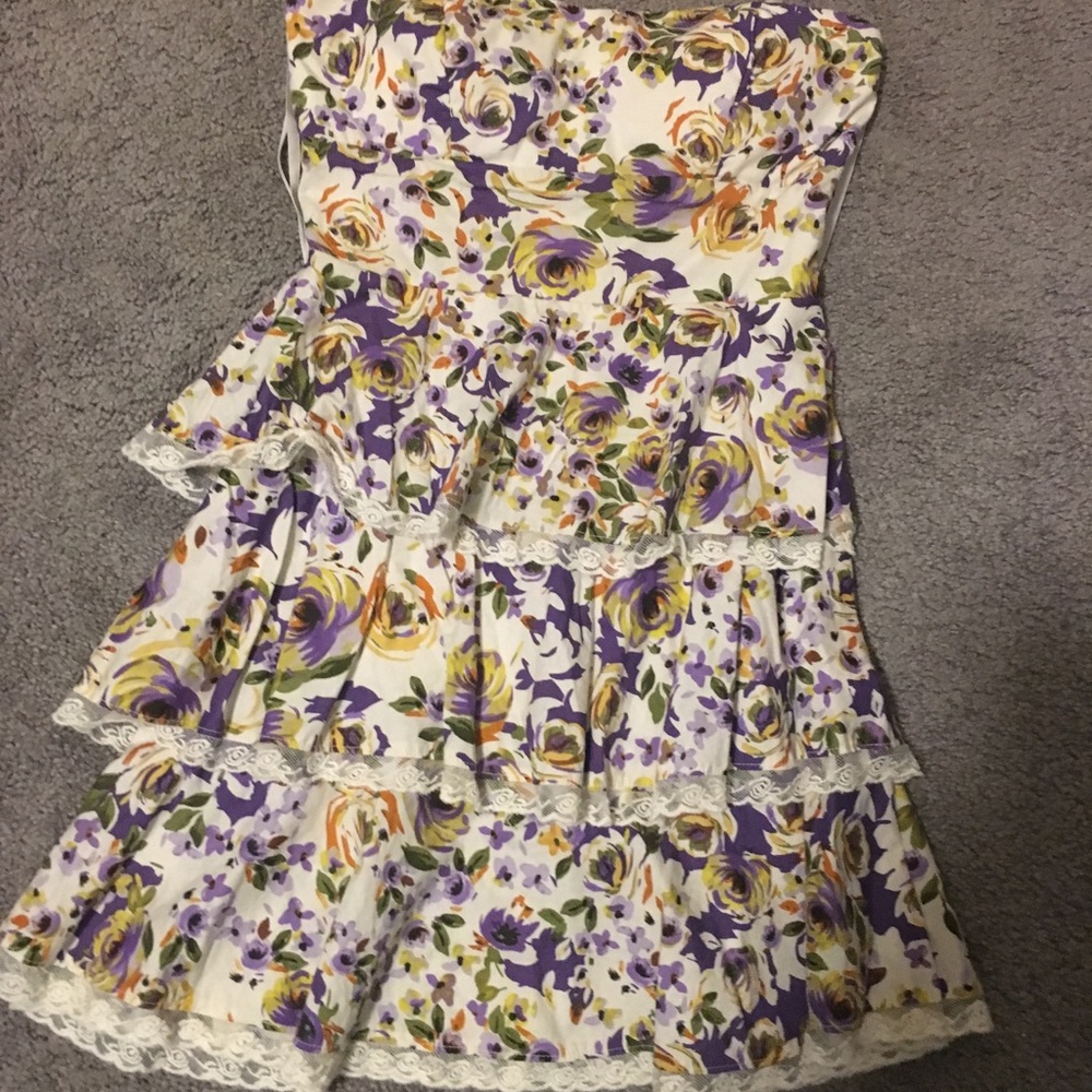 Ruffled lace strapless dress